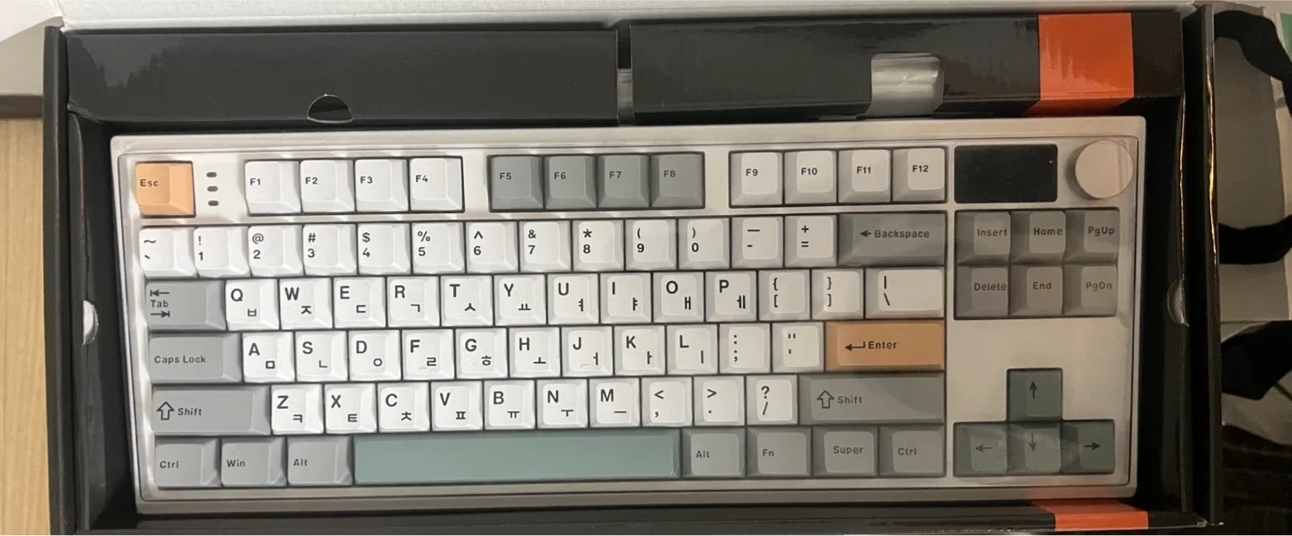 프리플로우 AK47 메카닉 경해축 유무선 블루투스 텐키리스 키보드 판매합니다.