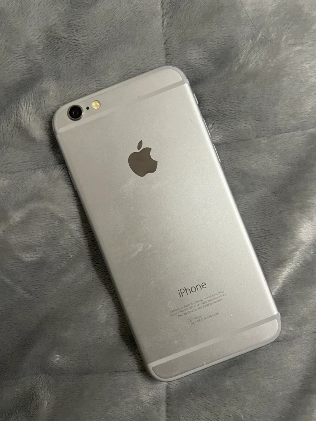 아이폰6s 실버 액정파손 폰 (사용에 문제없음,모든 앱 와이파이 에어드랍 다가능)