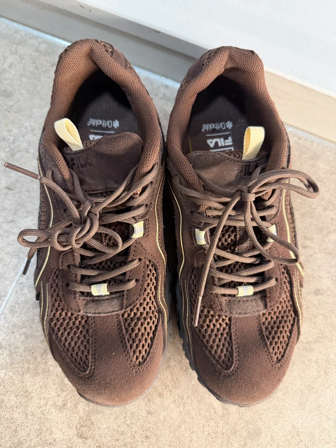 휠라 에샤페 초코 운동화 240mm