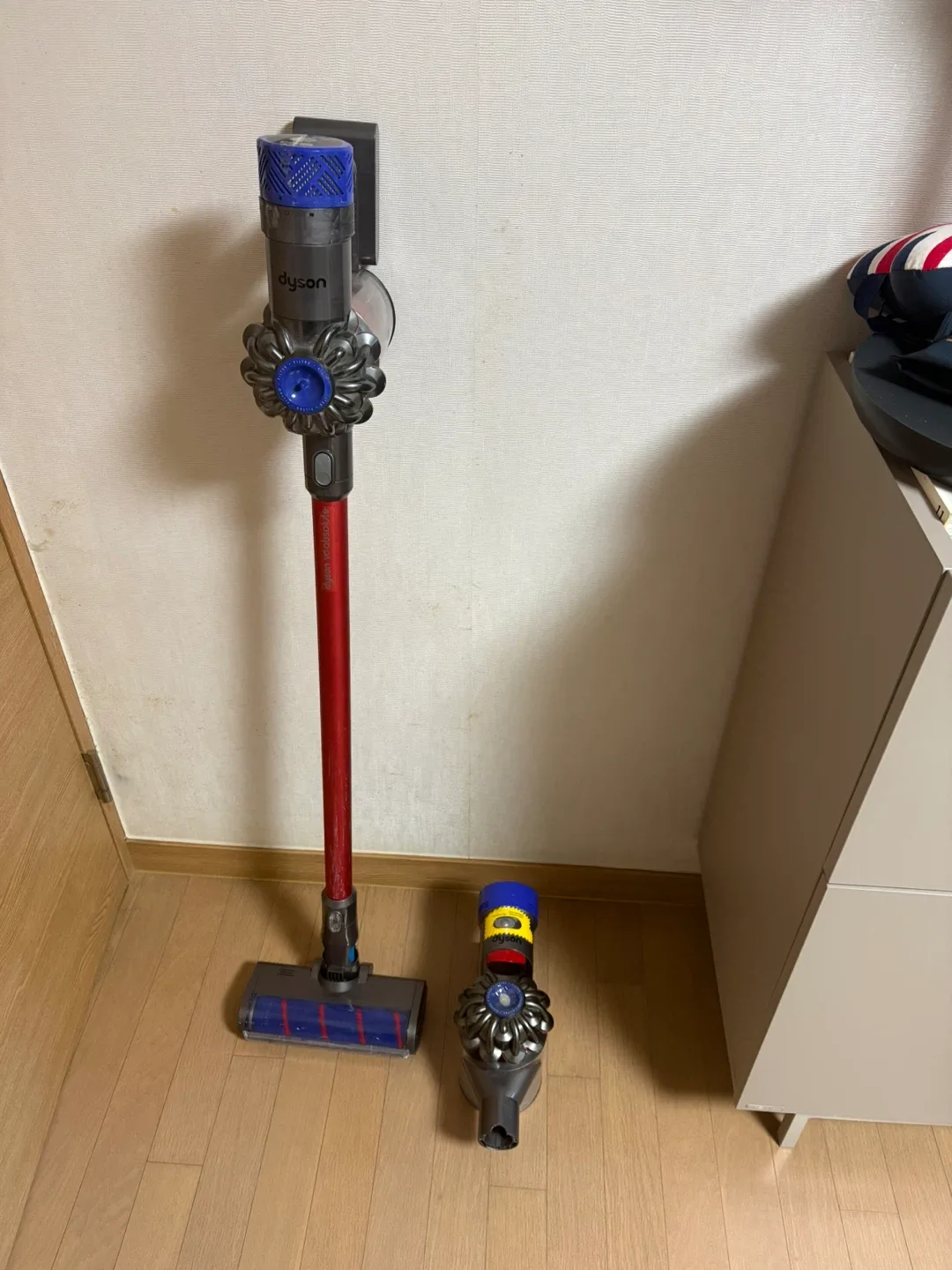 다이슨 V6/V8무선청소기 2대(부품용)