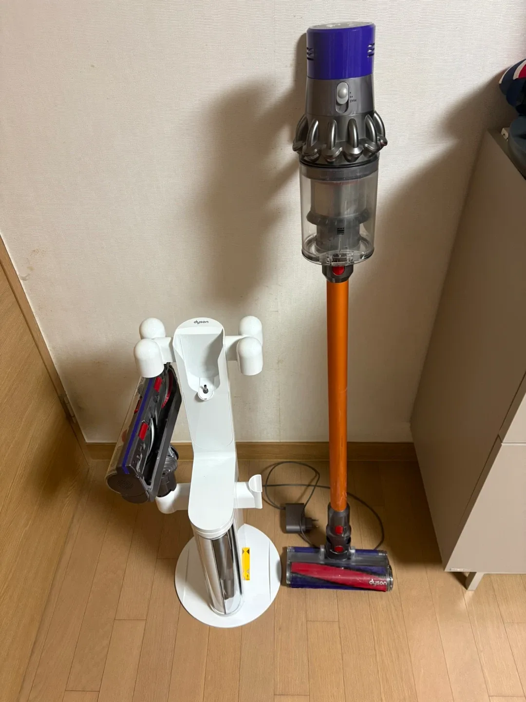 다이슨 V10 무선청소기 풀세트