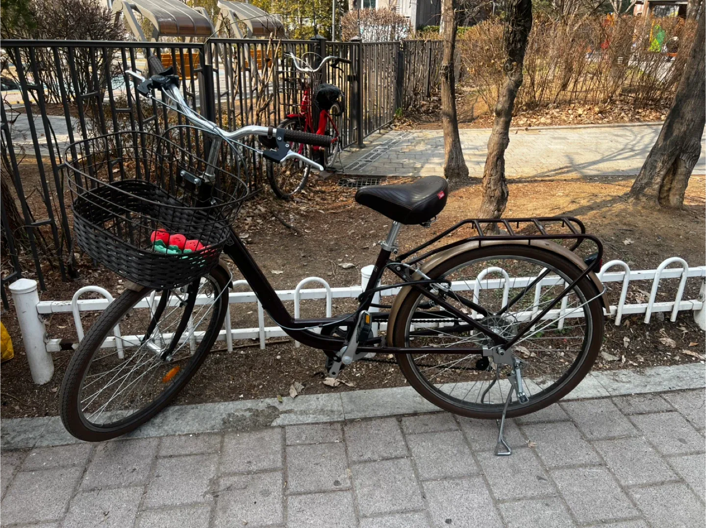갈색 생활 자전거(마지막 가격,아님 사무실 가져가서 탈려구요)