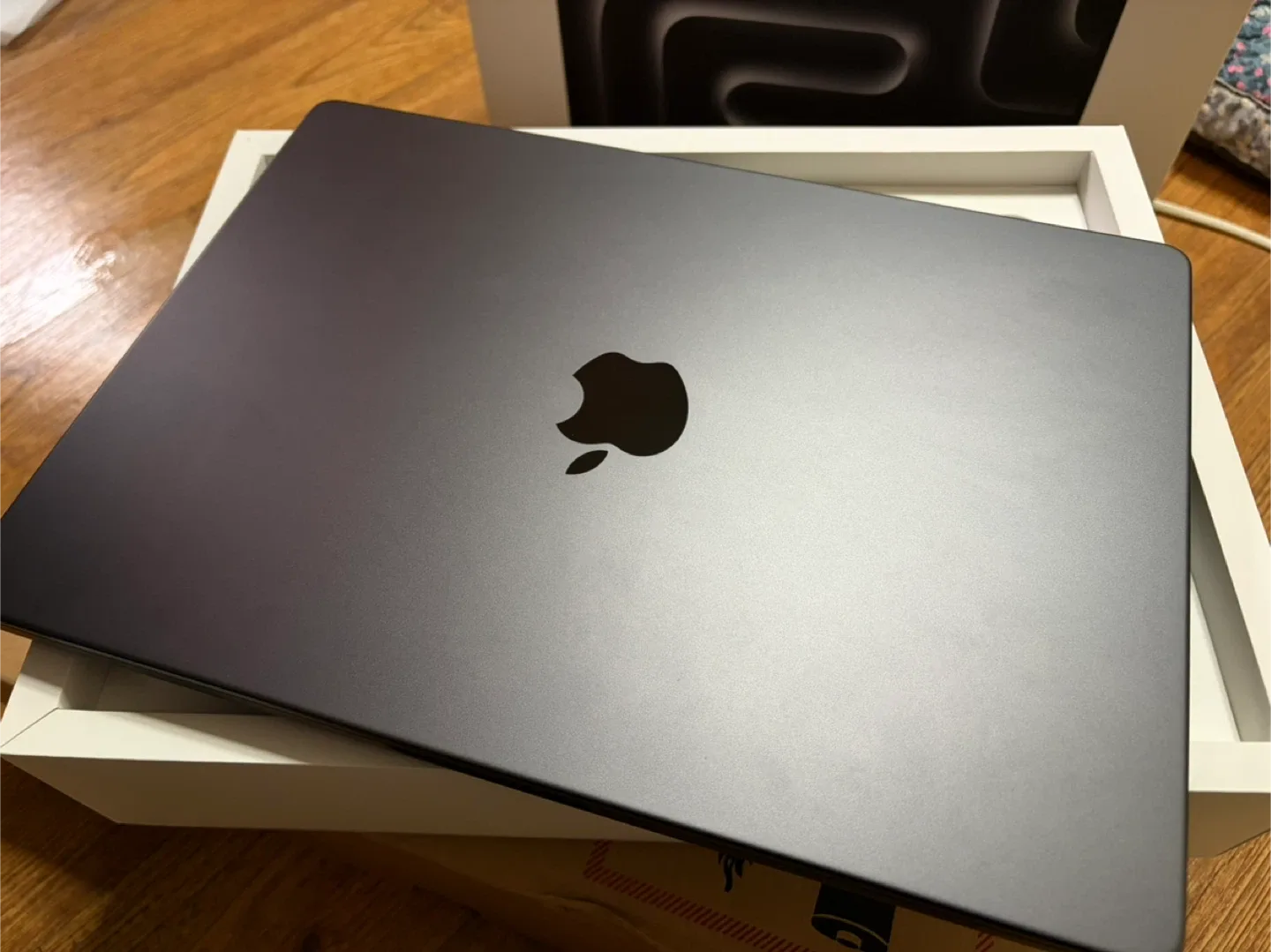 맥북프로 m3pro 14인치 18GB 512GB 스페이스그레이 애플케어O 팝니다