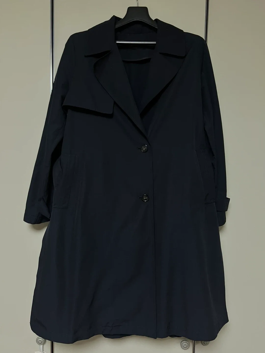 더아이작 네이비 트렌치 코트