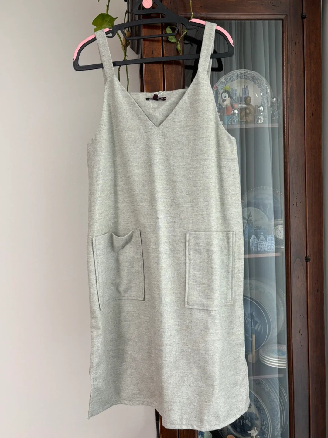 회색 조끼 원피스