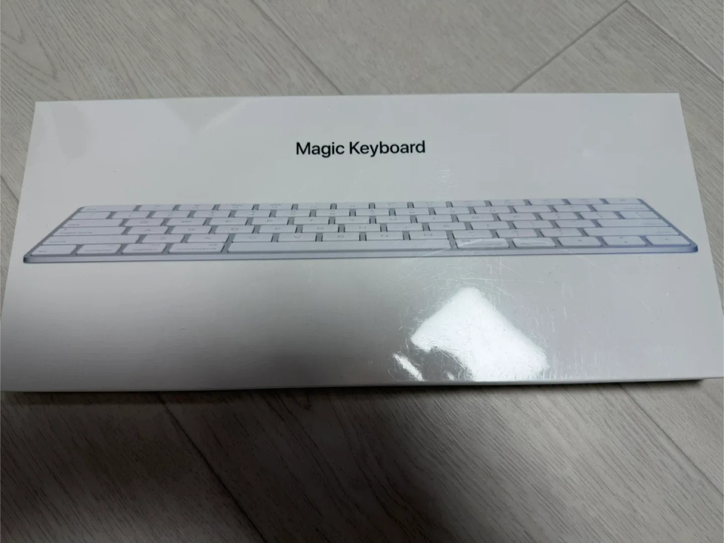 애플 매직 키보드 화이트 미개봉 남아서 팔아요.