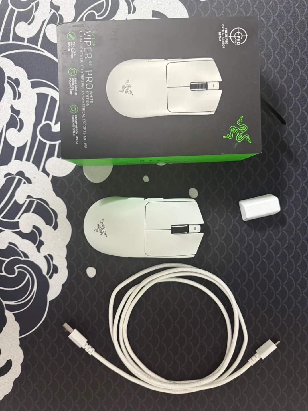 레이저 바이퍼 V3 Pro 화이트 게이밍 마우스