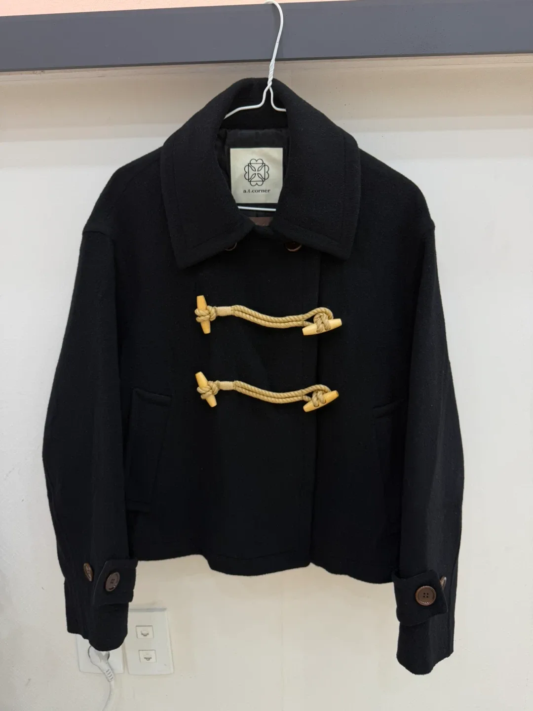 앳코너 숏 더플 코트 블랙