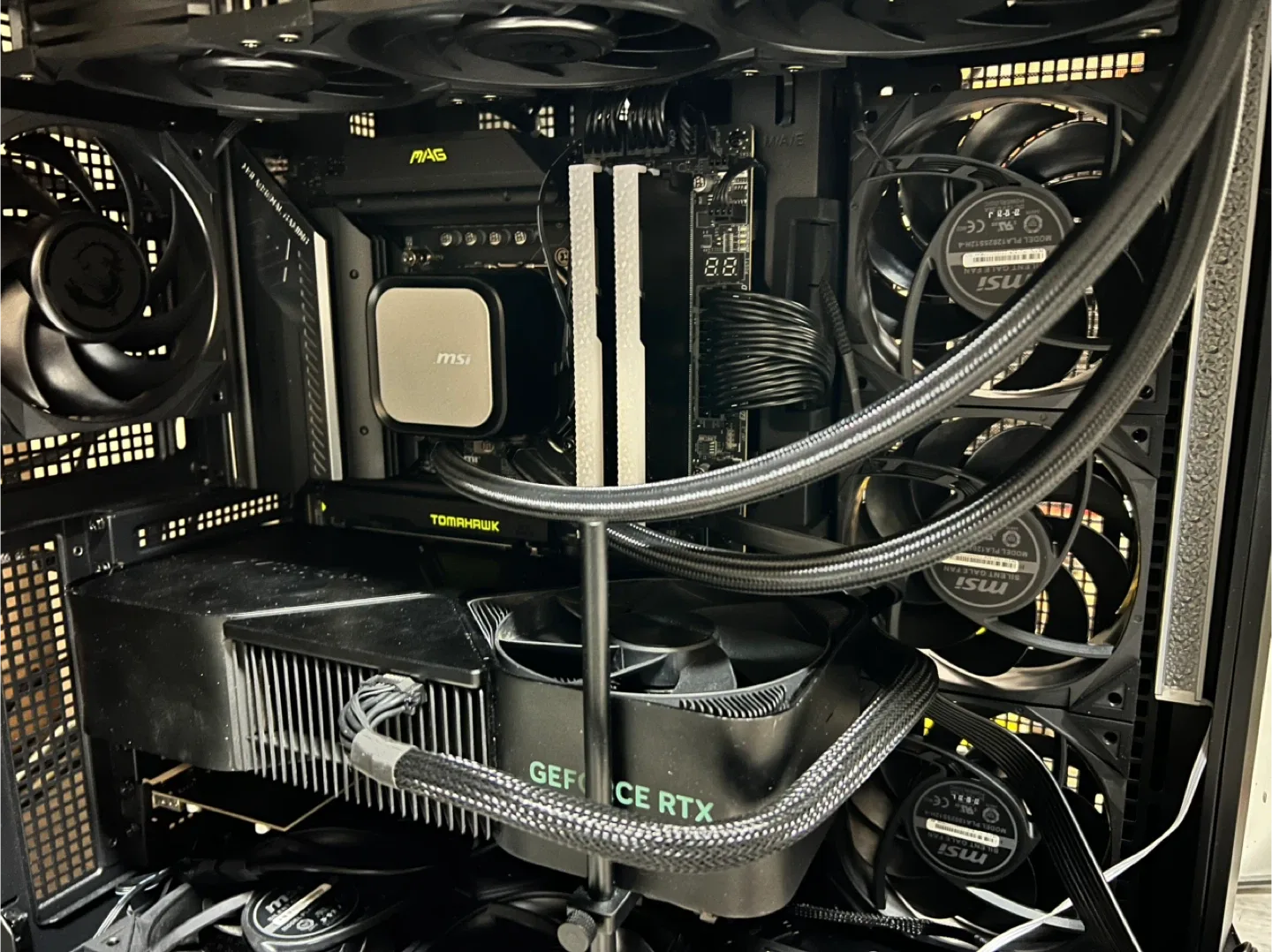 하이엔드급 데스크탑 PC 완본체 (285K/4080SUPER)판매합니다.