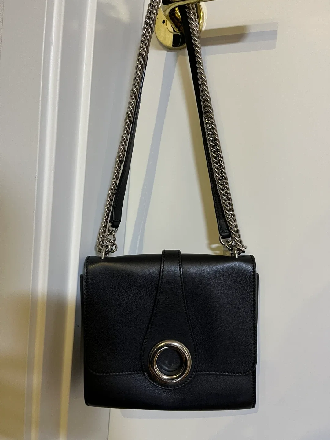 버버리 체인크로스백