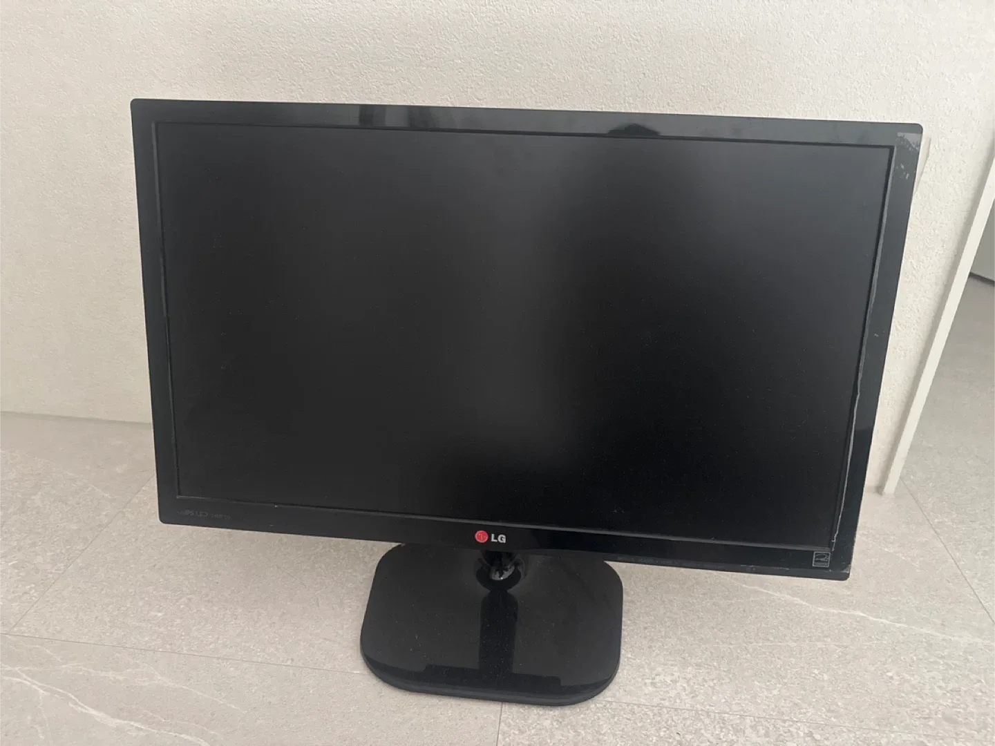 고장난 LG 24인치 모니터 판매합니다.