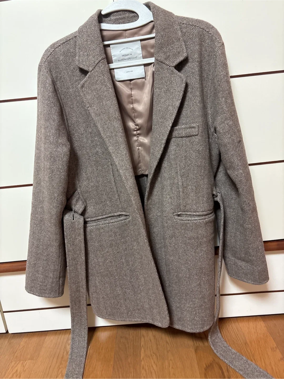 고급스러운 헤링본 울 핸드메이드 코트 거의새상품