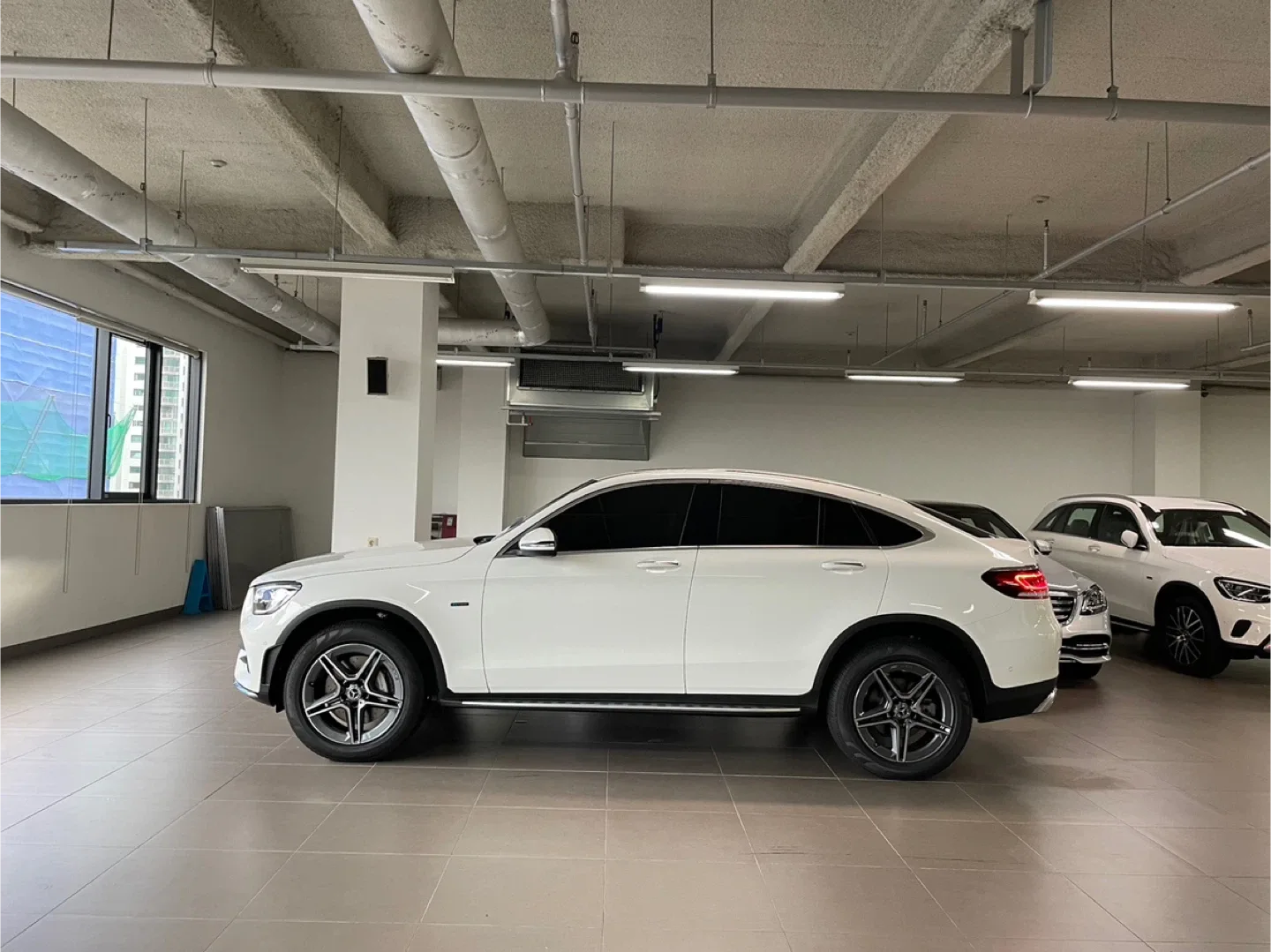 리스승계 벤츠 GLC 300e (전기 + 휘발유)쿠페 흰색