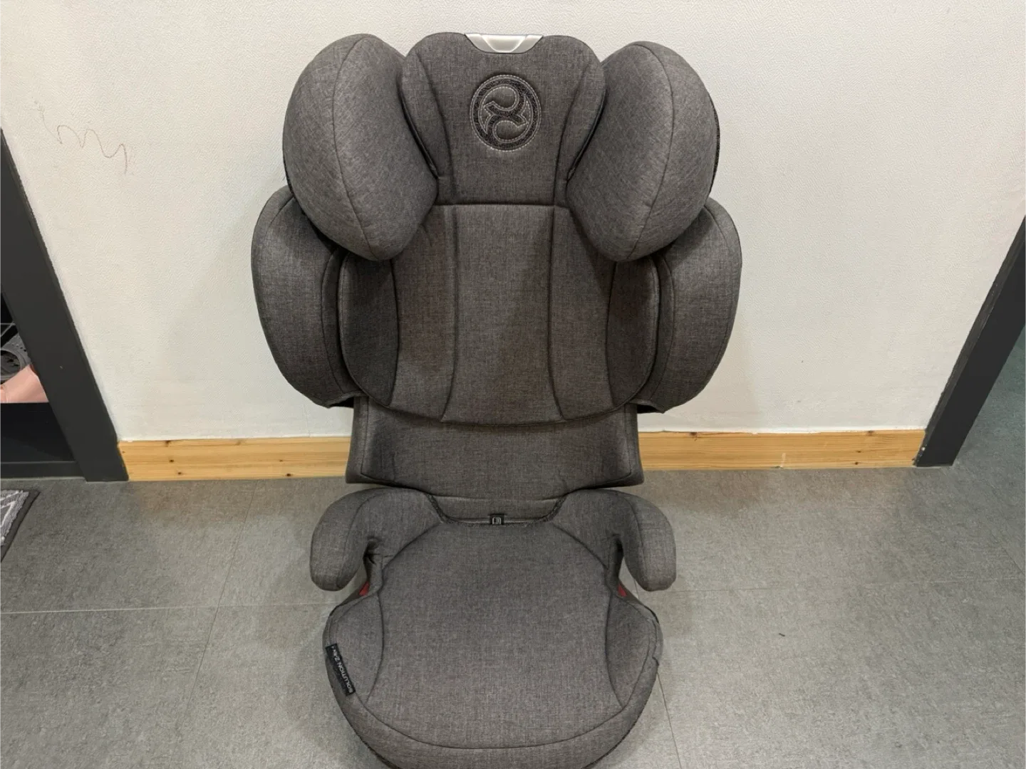 싸이벡스 솔루션 Z-fix 플러스 주니어 카시트