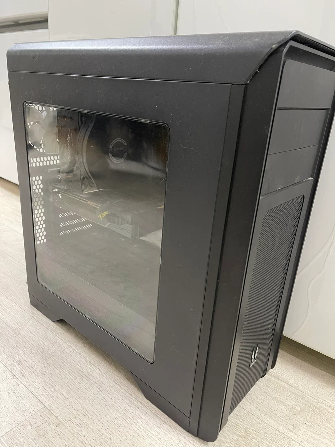게이밍 컴퓨터 본체 (i5-8600K, RTX 2060) + 27인치 모니터