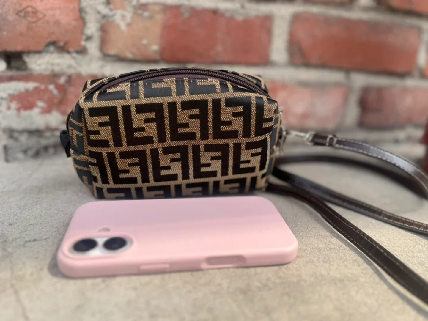 F로고 리폼 미니 크로스백