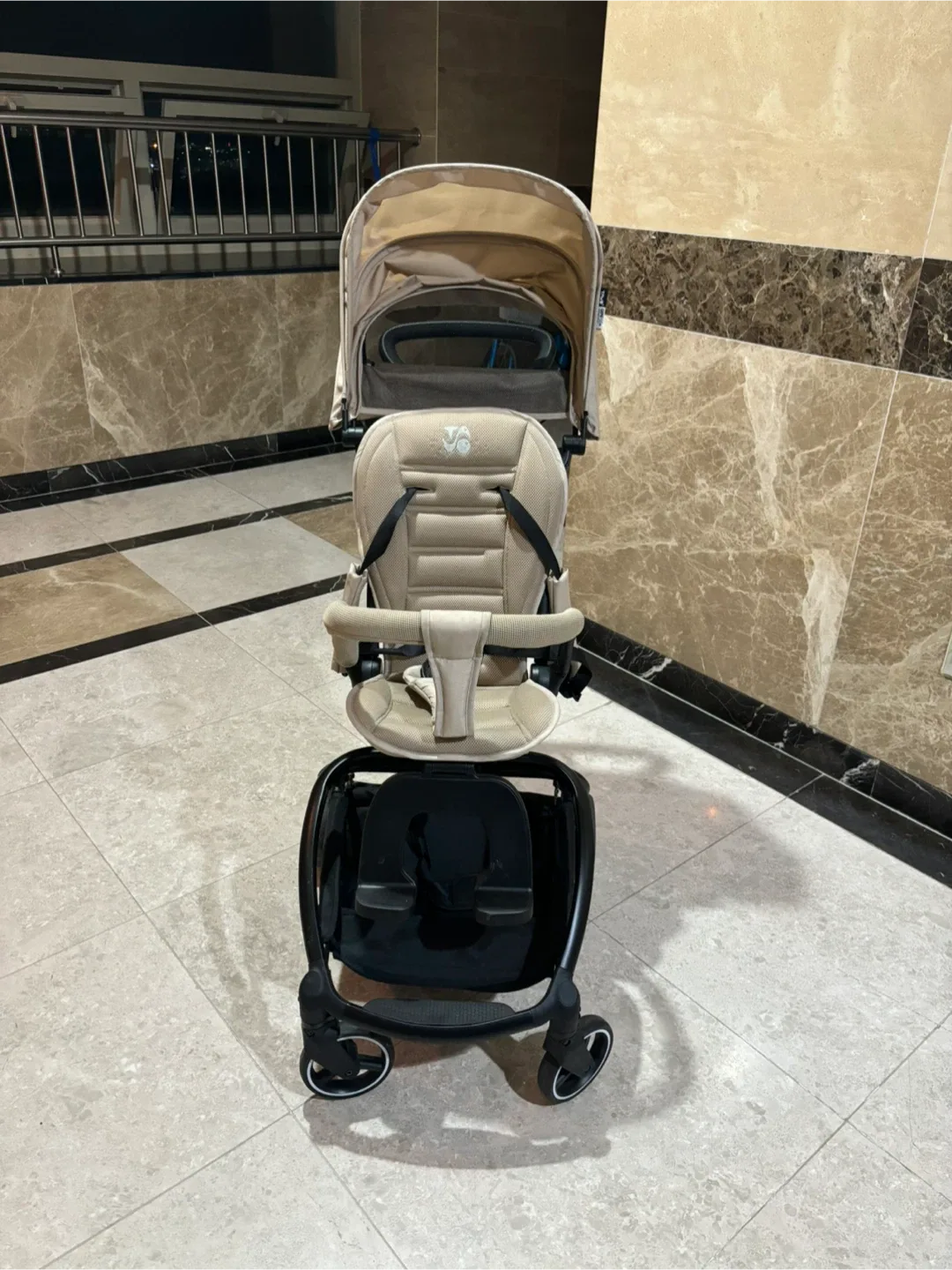 타보 트래블러N 베이지 (기내반입용 휴대용 유모차)