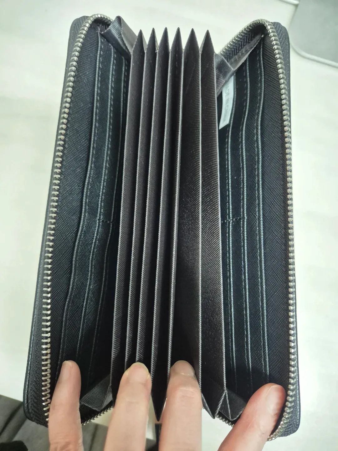 검정색 지퍼 장지갑