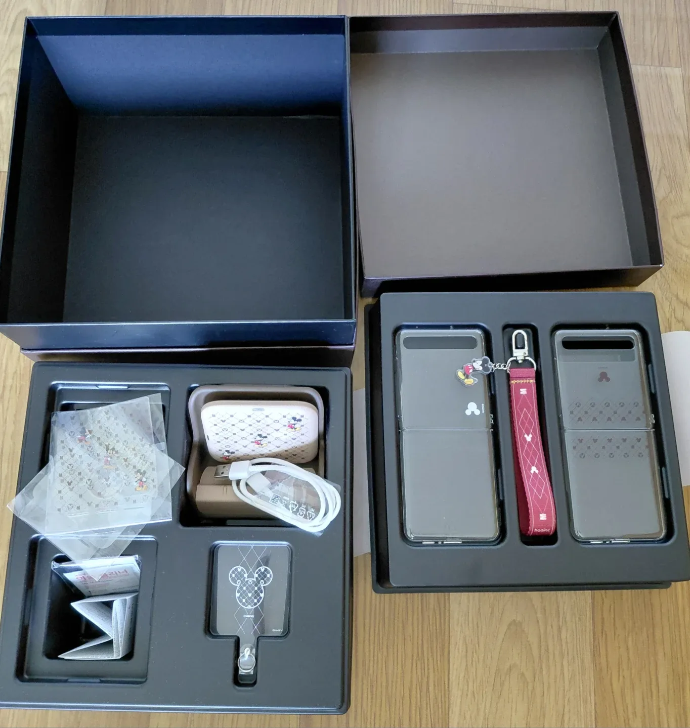 갤럭시 Z 플립 5G 디즈니 한정판 풀박스