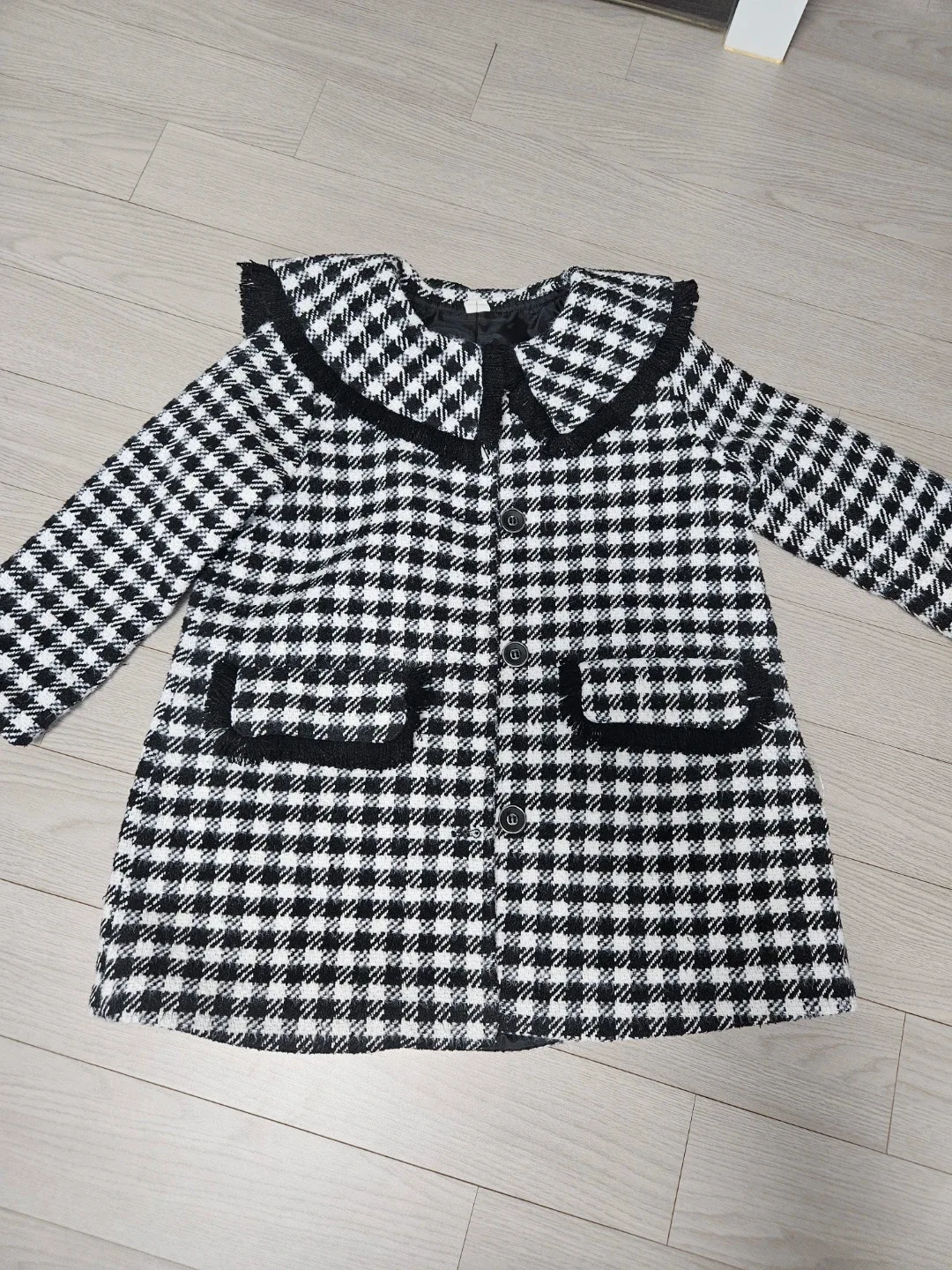 체크무늬 여아 코트