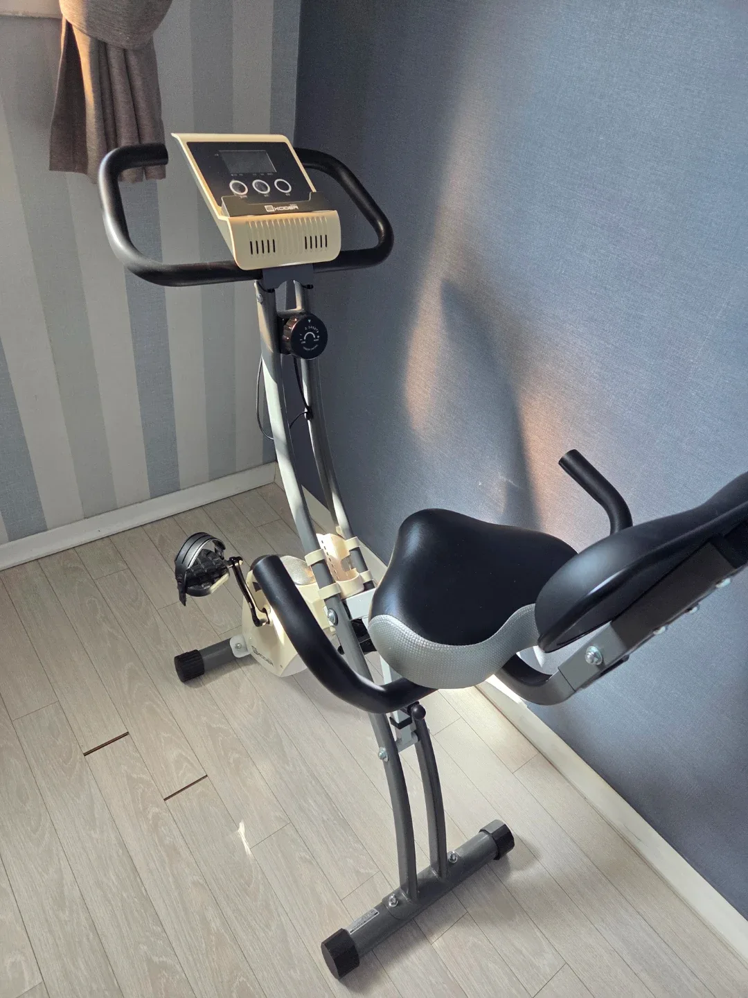 엑사이더 접이식 실내자전거