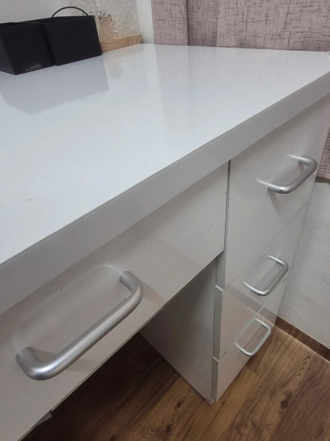 화이트 서랍 책상