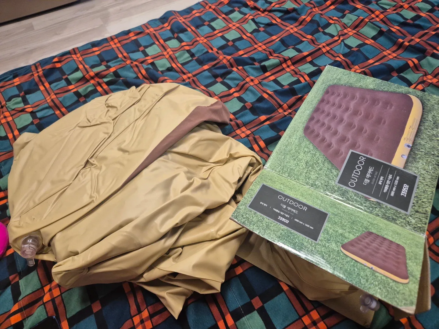 캠핑 TESCO 더블 에어베드 2개 펌프 1개