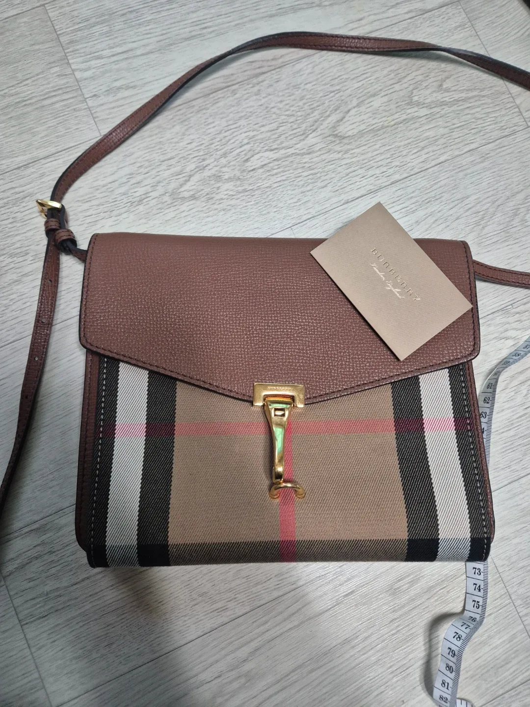 버버리 하우스체크 멕켄 크로스백