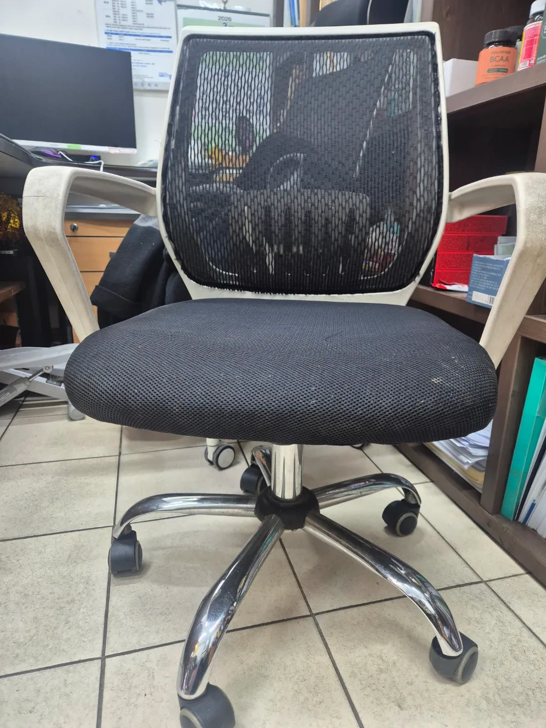 MOTV M2400LED 모니터 + 사무용 의자