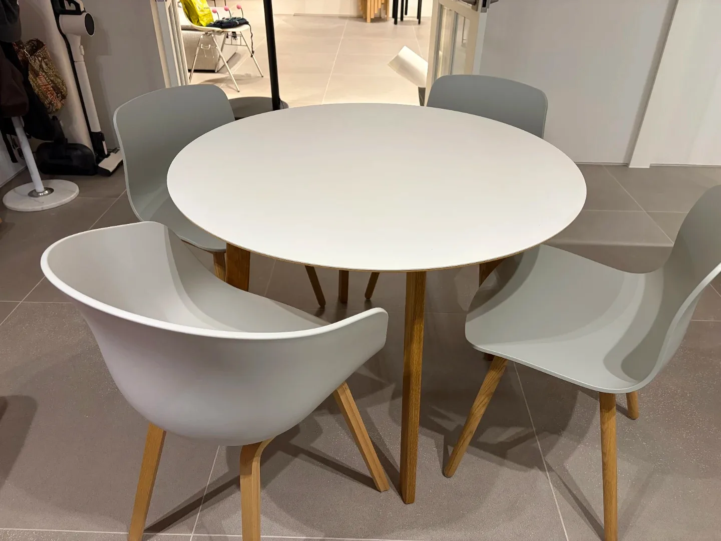 잭슨 카멜레온 1100 세라믹 식탁/hay 헤이 의자 세트