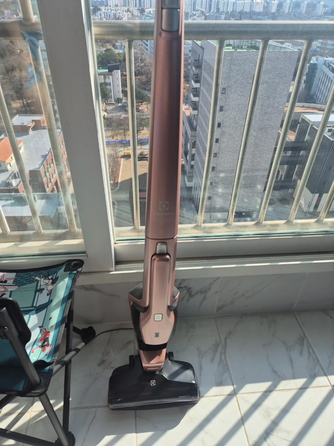 일렉트로룩스 파워프로 ZB3301 로즈골드 무선청소기