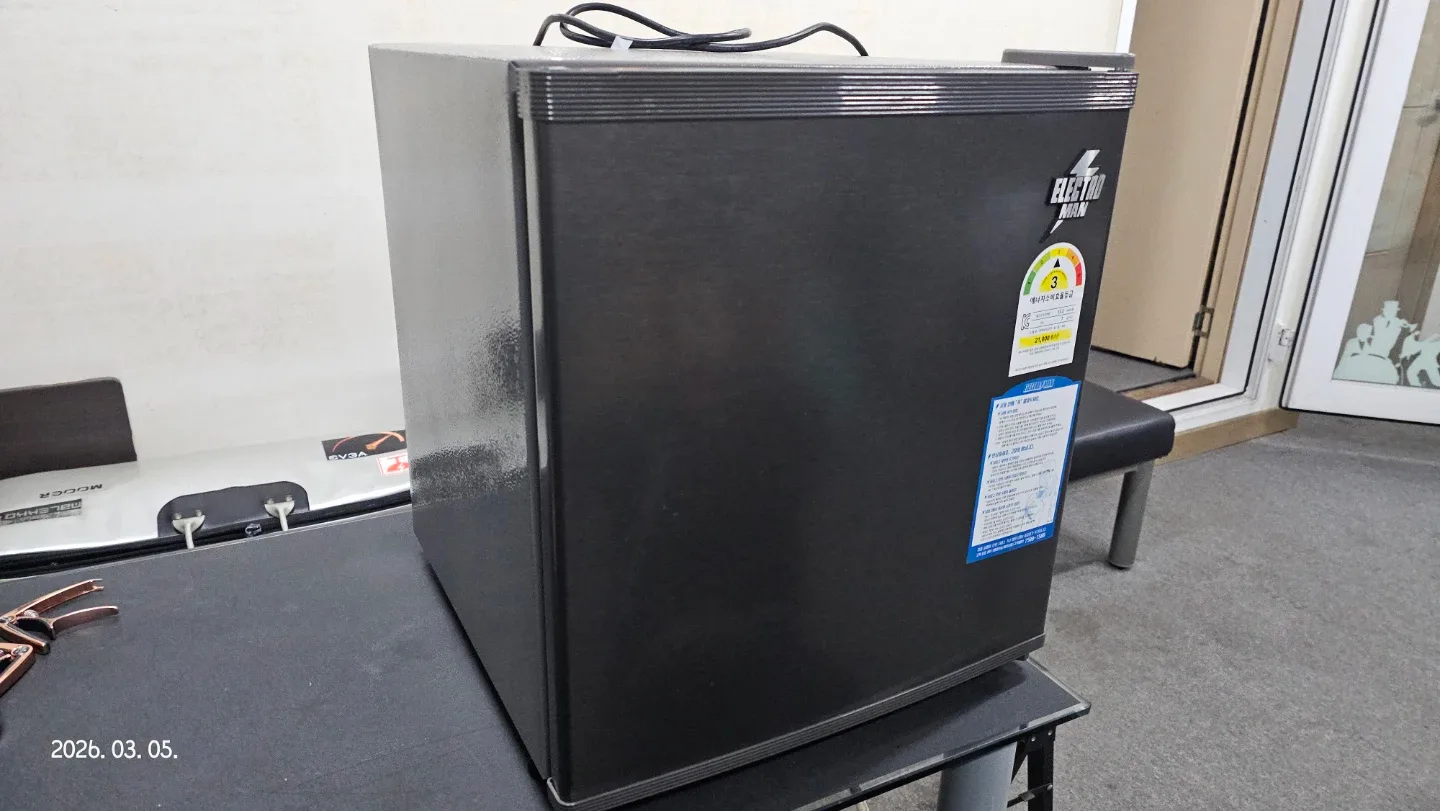 일렉트로맨 미니 냉장고 DKRA051CPS 블랙