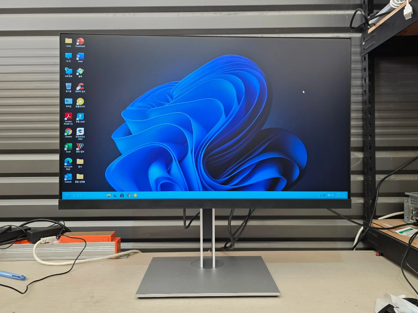 HP E27 G4 27인치 모니터