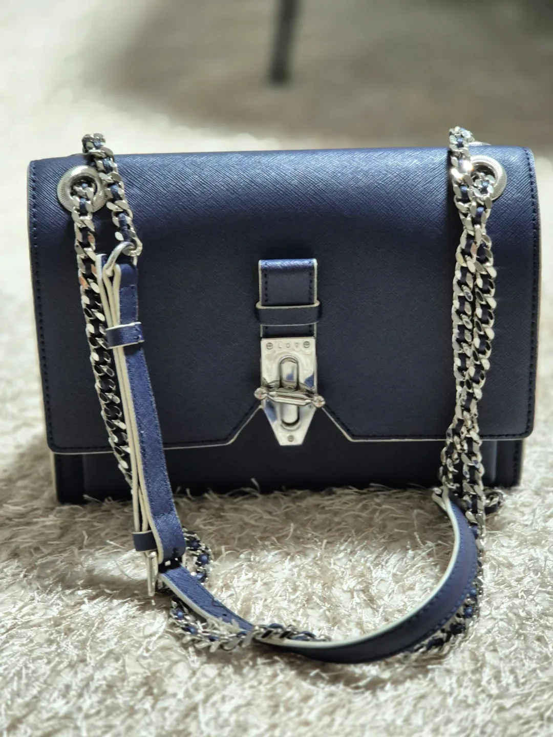 러브캣 체인 숄더백 네이비