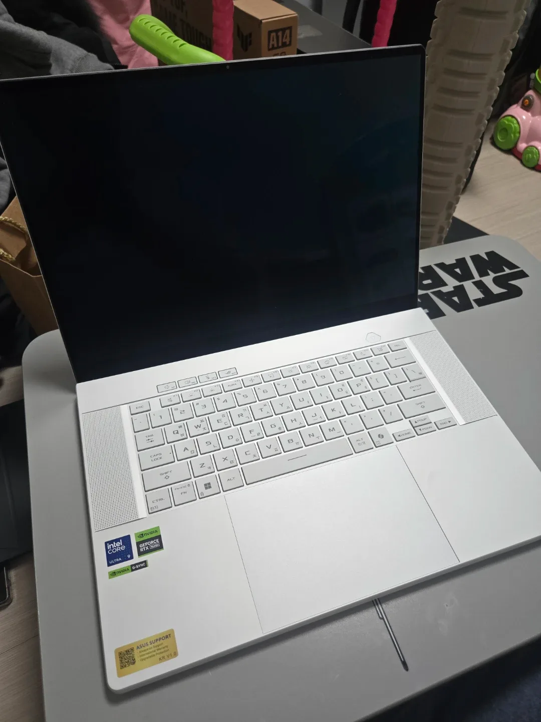 ASUS 제피러스 G16 GU605C Platinum White