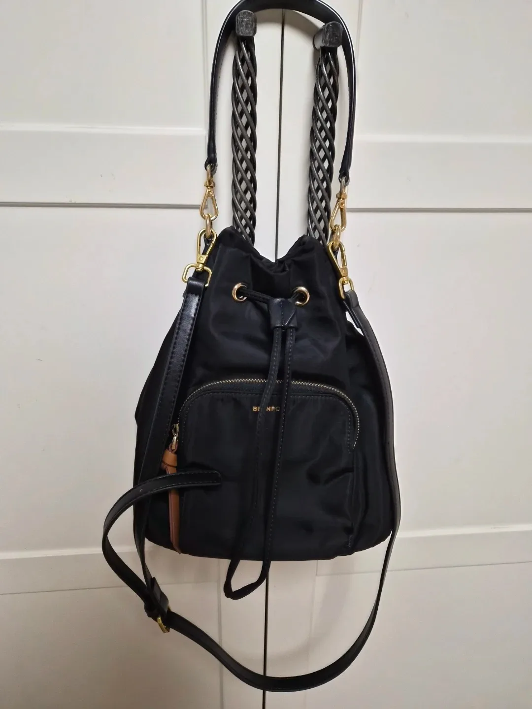 빈폴 블랙 버킷백 크로스백