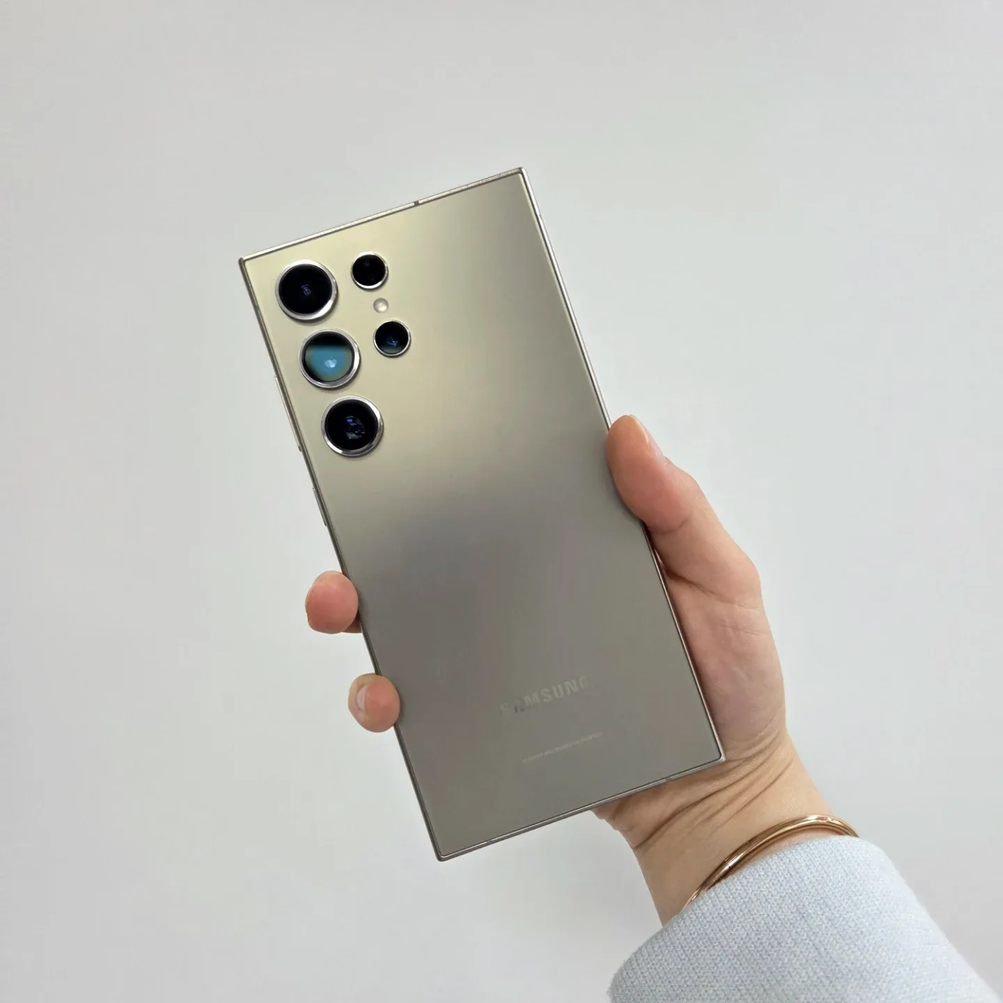 갤럭시 S24 울트라 512GB 자급제 SSS급 판매합니다!