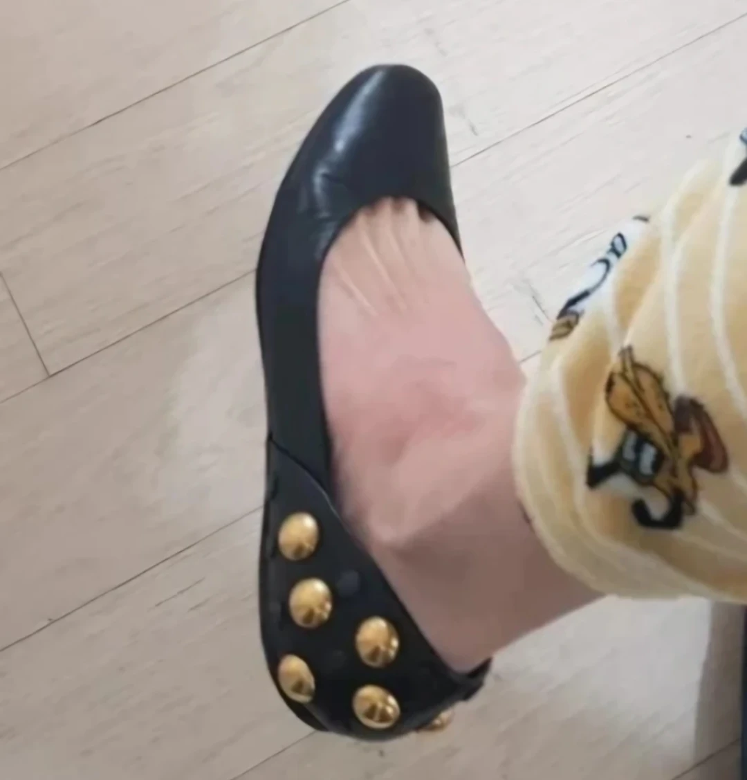 정품 구찌  플랫슈즈 리얼편함 36.5 저는235~날씬240 검은빛나는 검정빛스러운 찐밤색