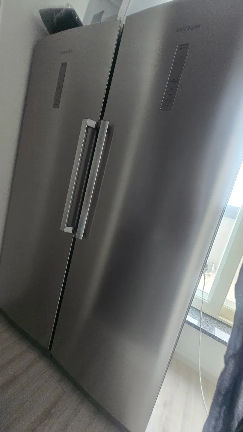 삼성 RZ28H61507F 독립 냉장고 냉동고 팝니다
