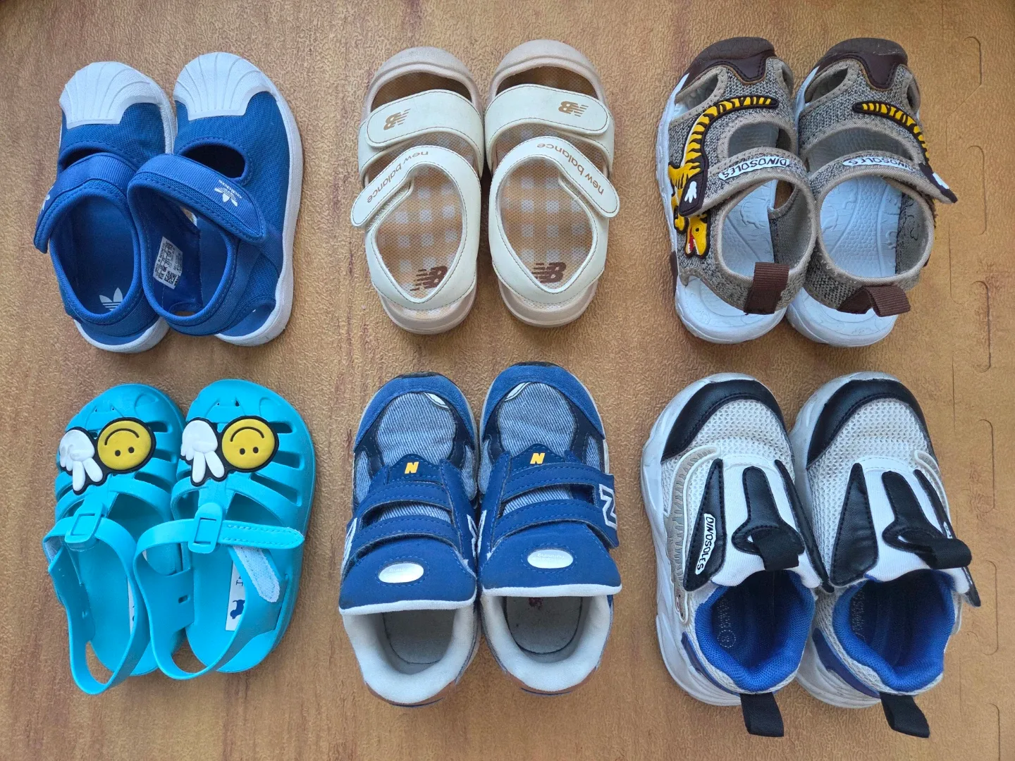 [150] 아동 신발 여섯켤레 일괄 (아디다스, 뉴발란스, 다이노솔즈 외)