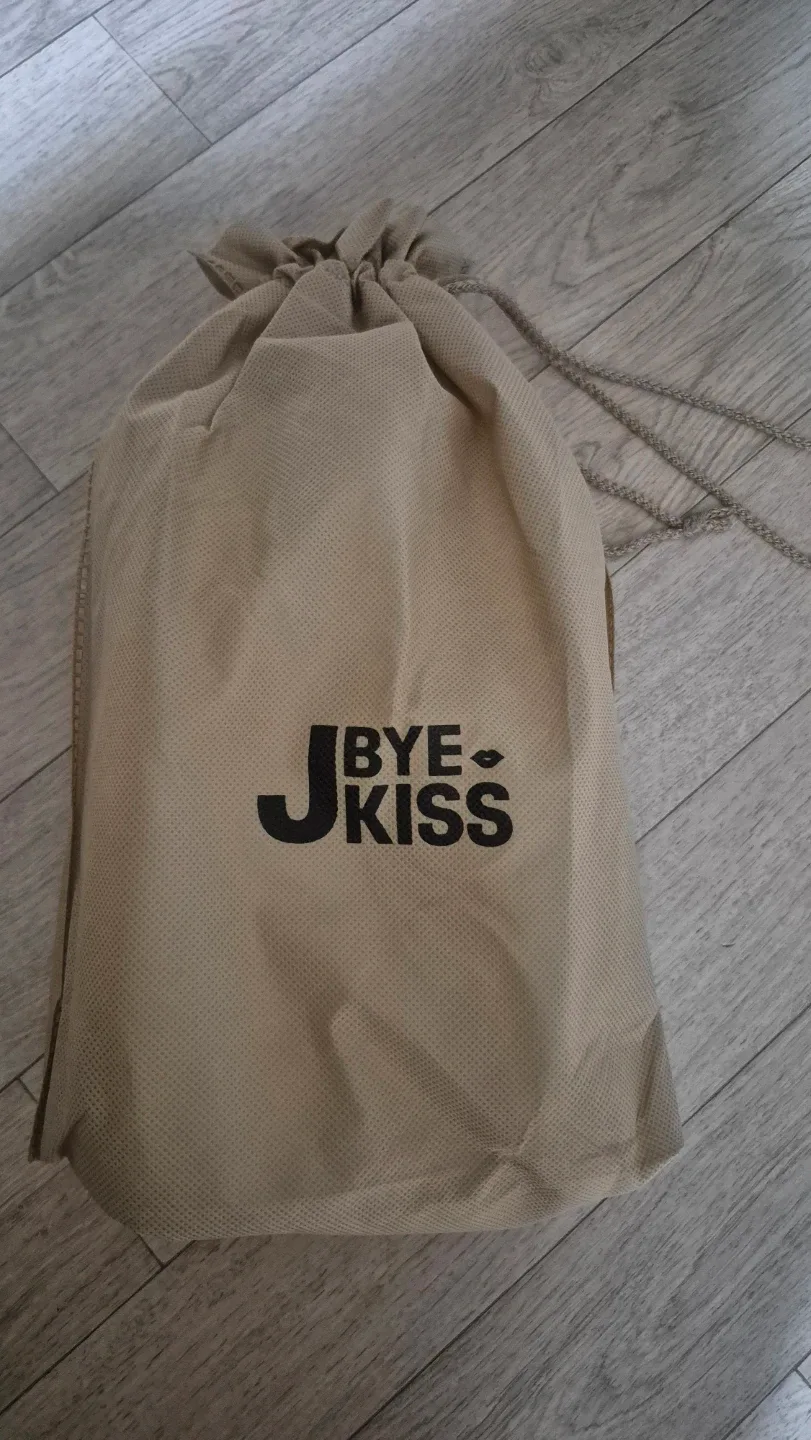 J BYE KISS 가방 팝니다