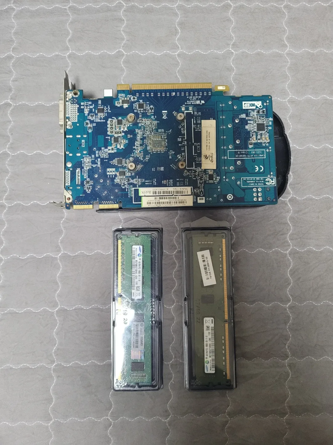 램 DDR3 4기가 2장 + 그래픽카드