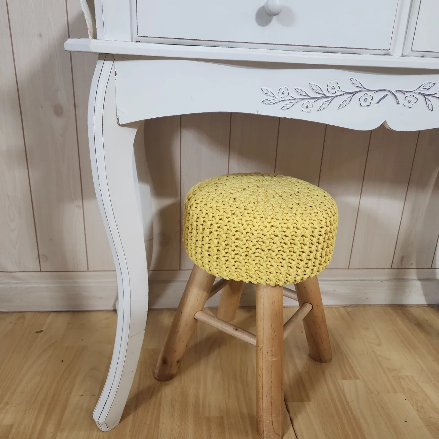 뜨게 스툴.보조의자.