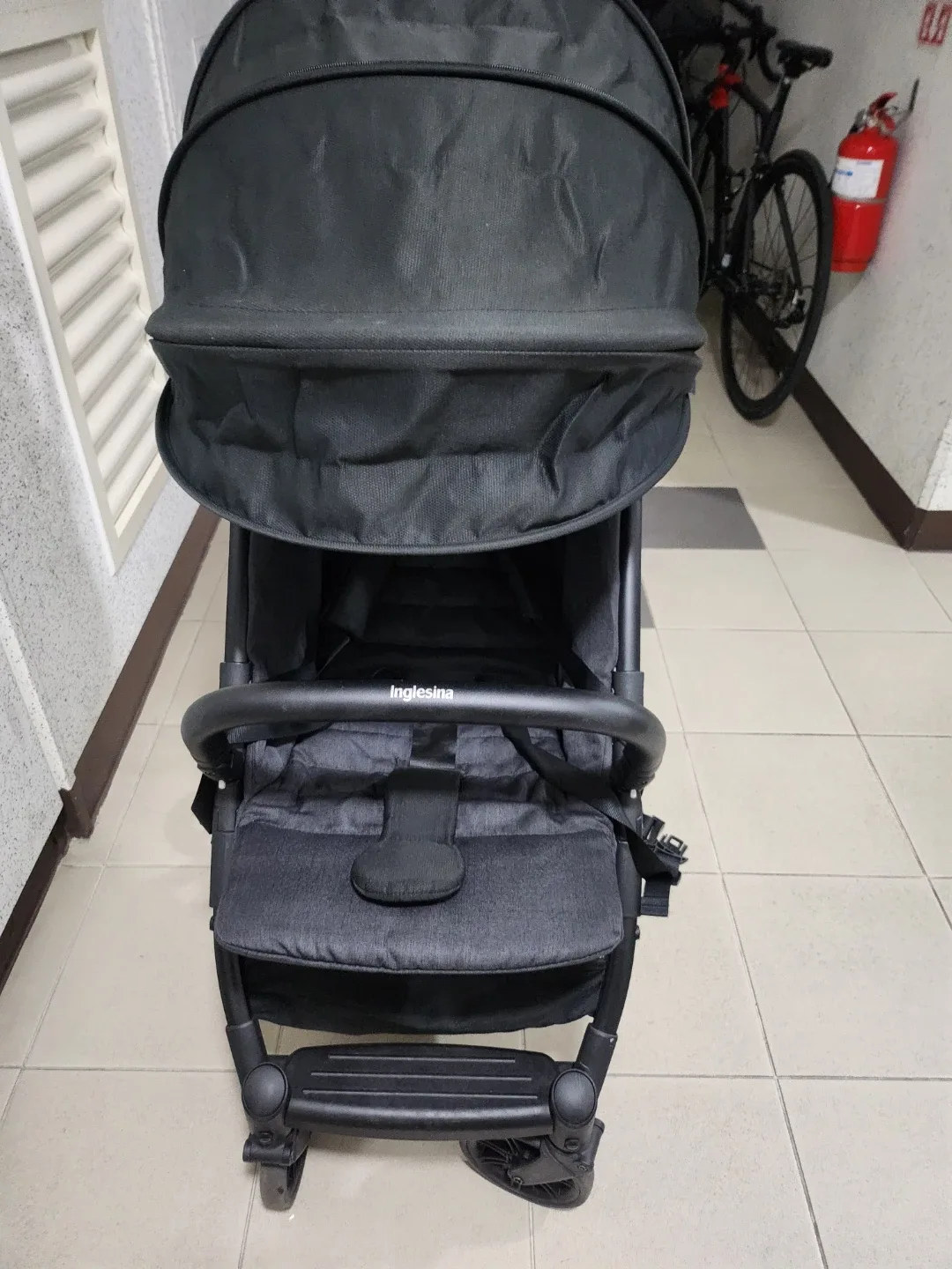 잉글레시나 퀴드 휴대용 유모차 블랙