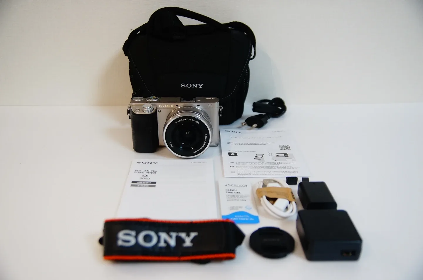 [소니] A6000 실버 미러리스 카메라 팝니다.(6,317컷)
