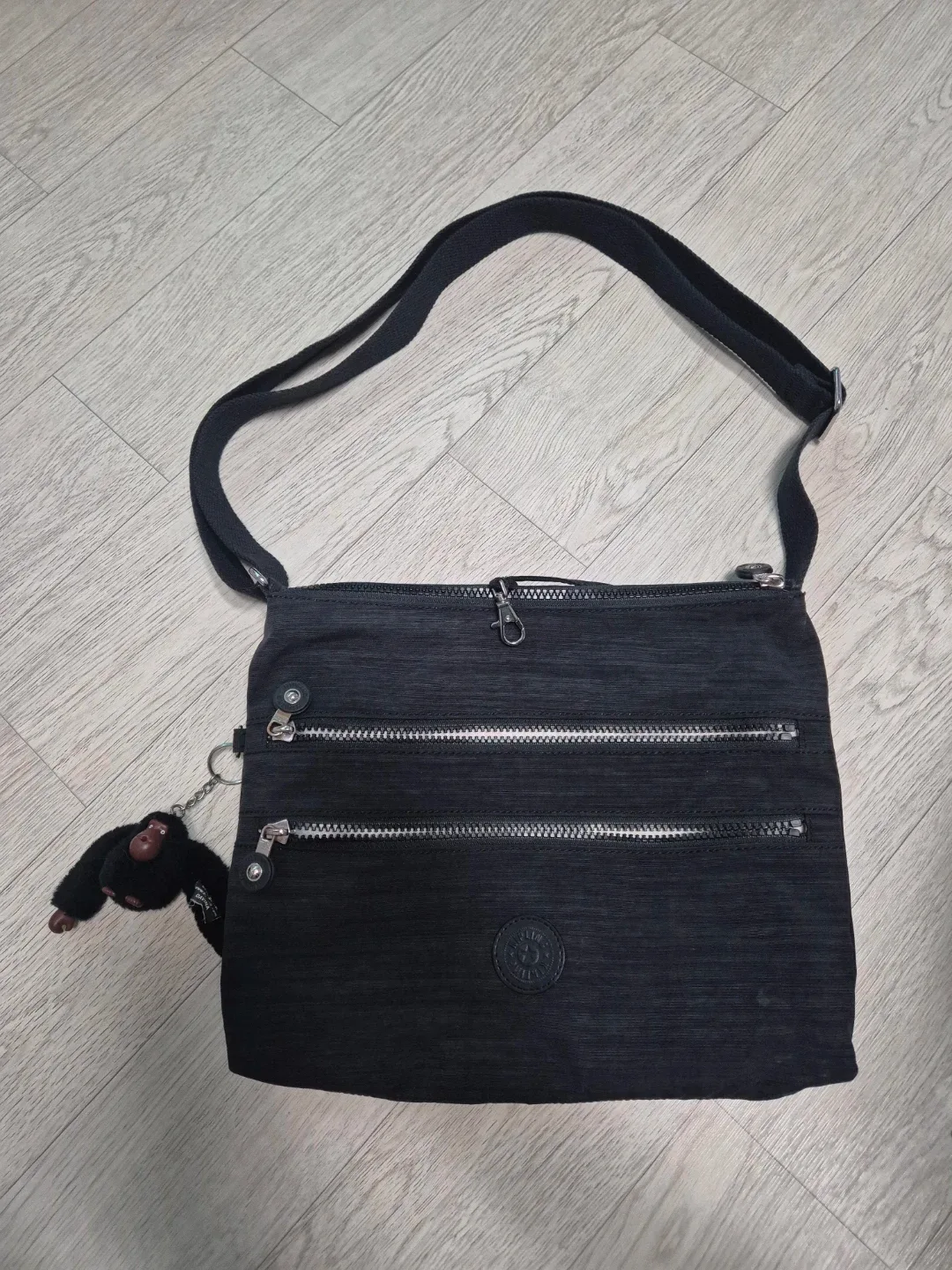 키플링 Davina 블랙 크로스백