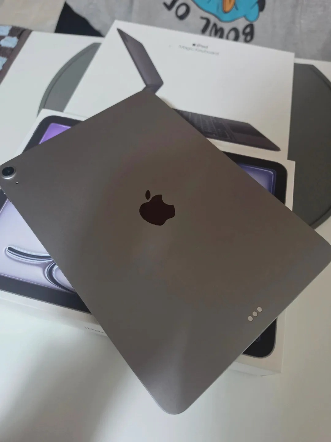 아이패드 에어11 m3 256g 판매합니다(매직키보드 포함)