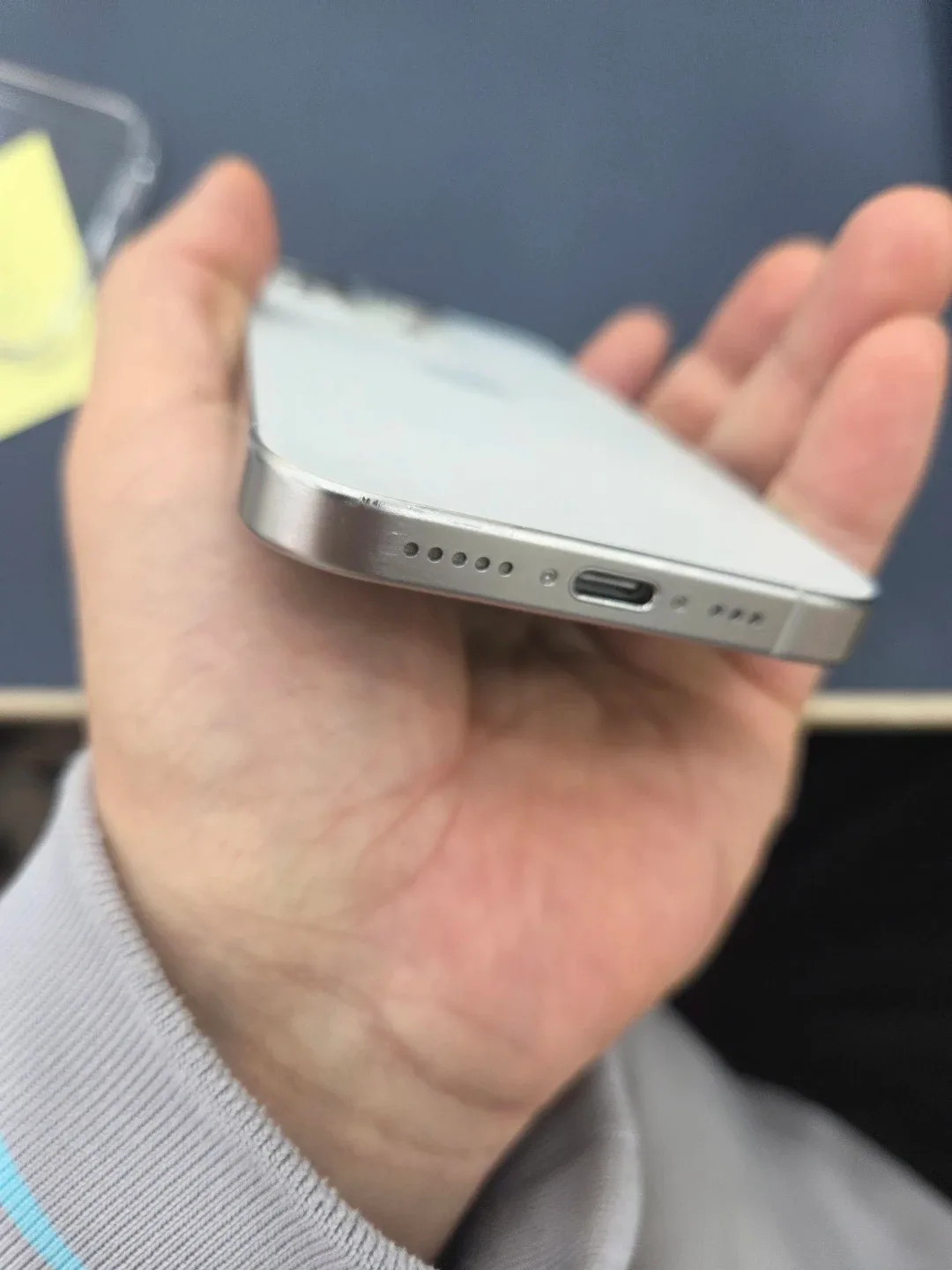 아이폰 15프로256 액정은 완전깔끔하고 사진확인해주세요