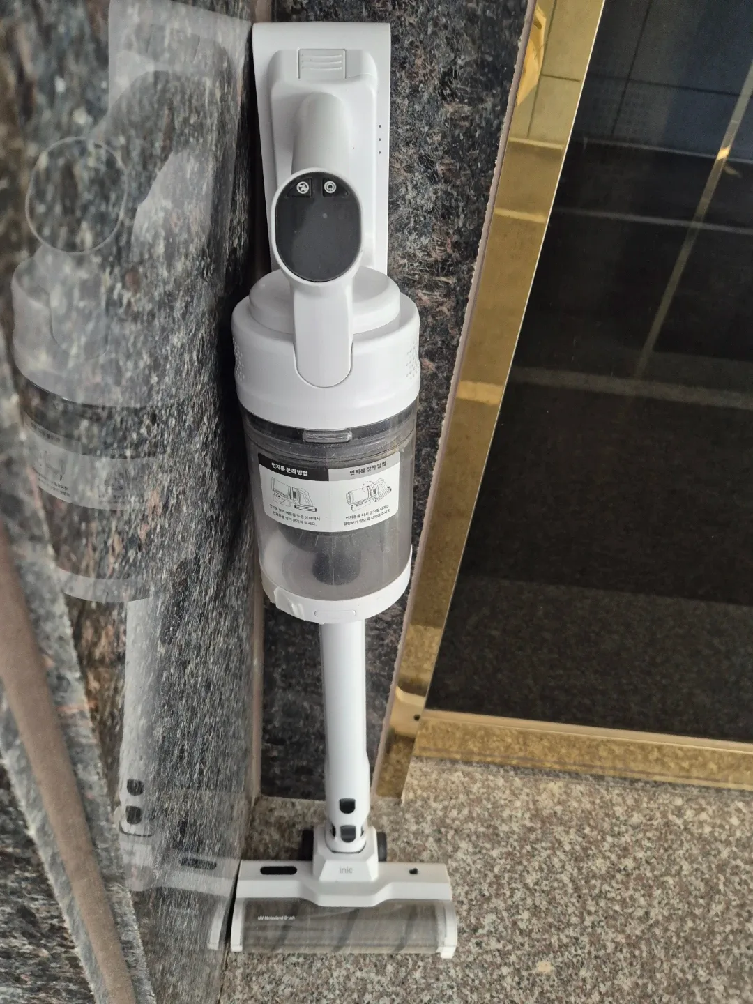아이닉i50 무선 스틱 청소기 화이트