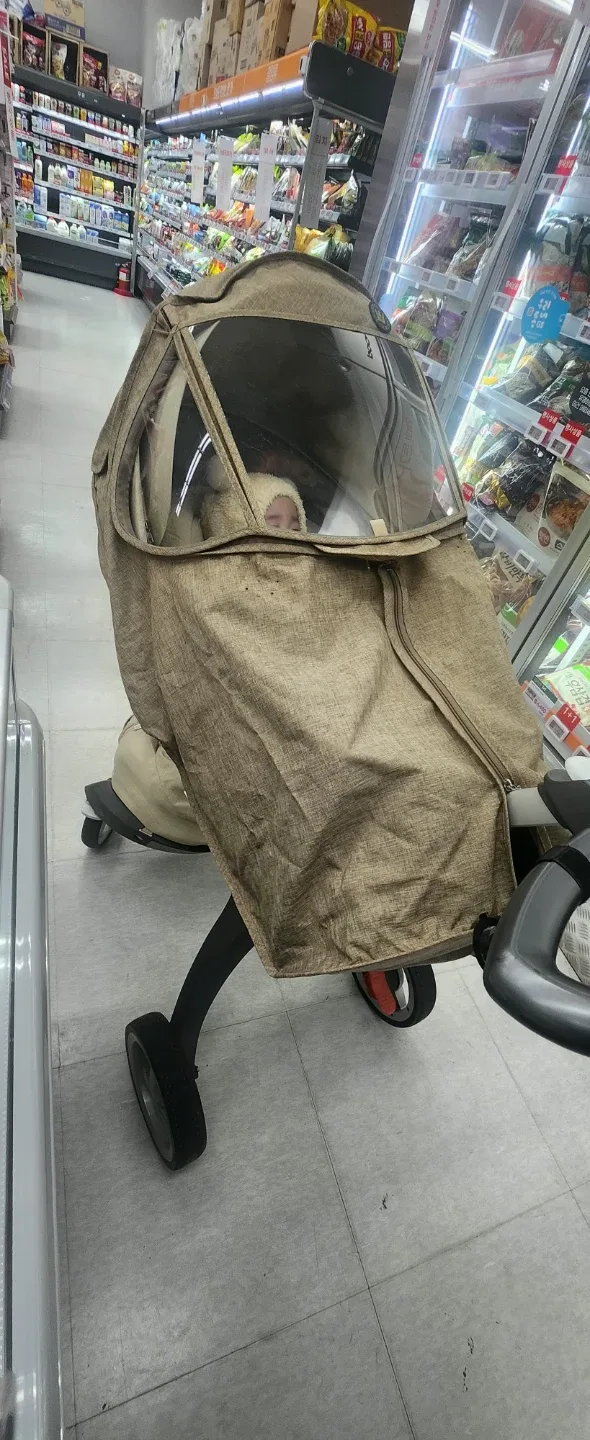 스토케 휴대용 유모차 베이지